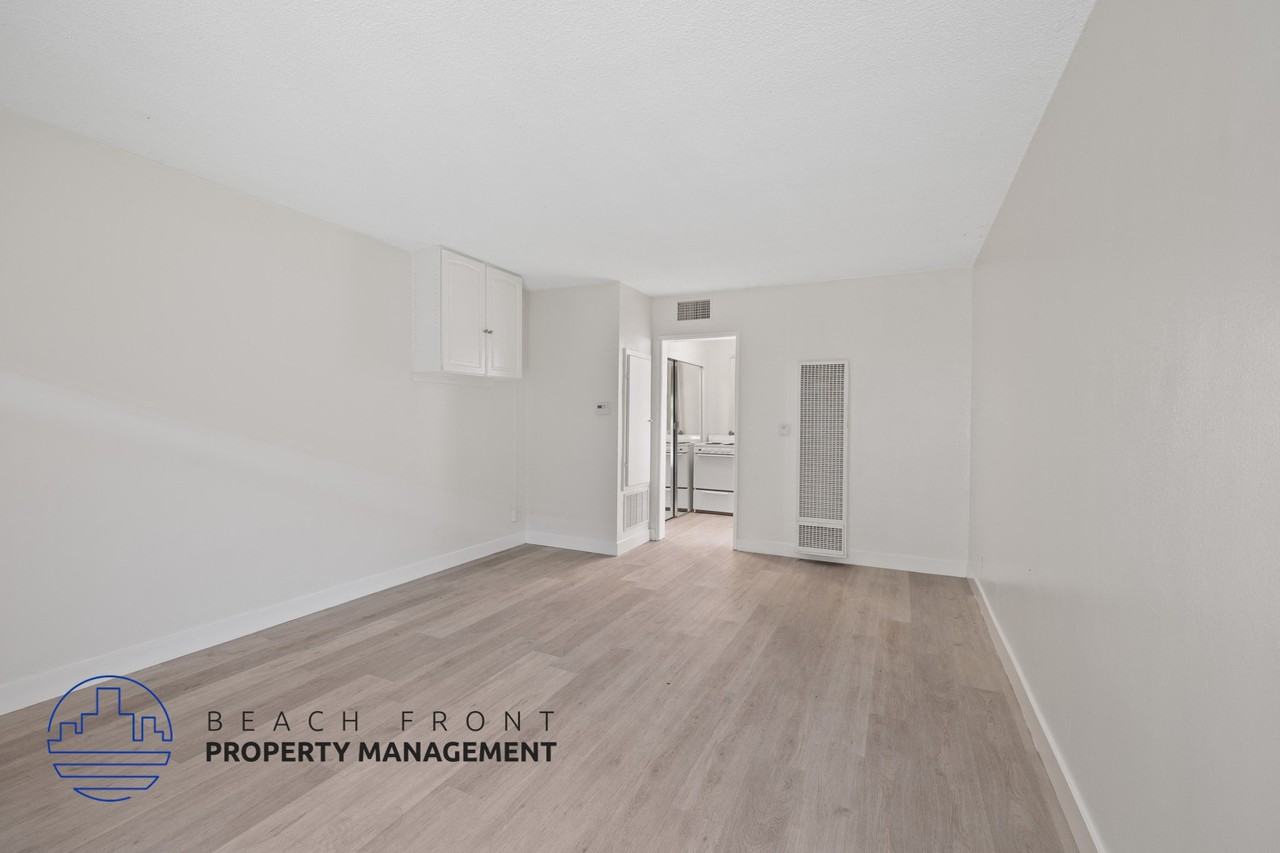 631-635 Grevillea Ave. - Photo 7 of 17