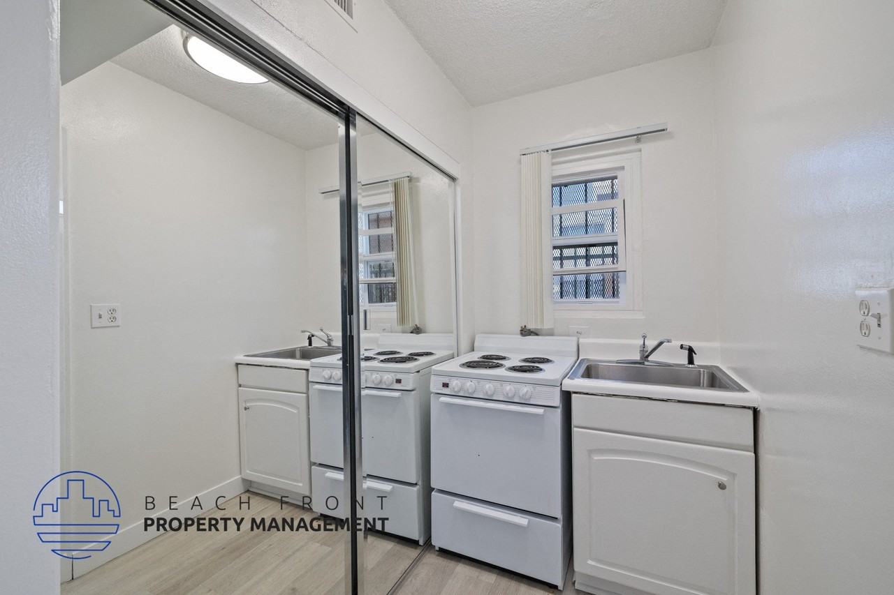 631-635 Grevillea Ave. - Photo 2 of 17