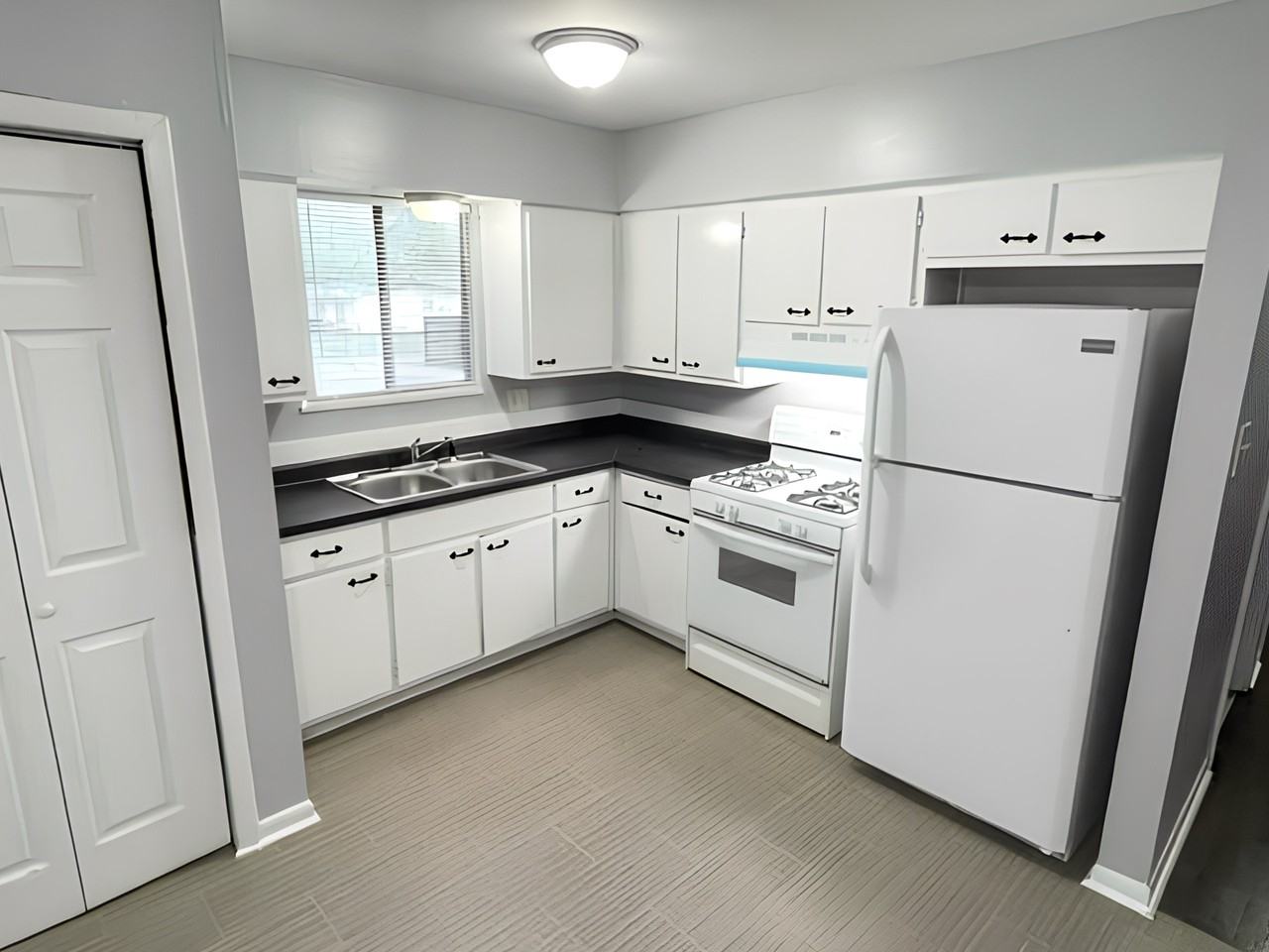 N Keystone Ave - Photo 2 of 4