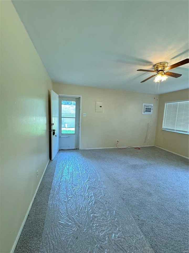 416 N Elm Ave - Photo 2 of 6