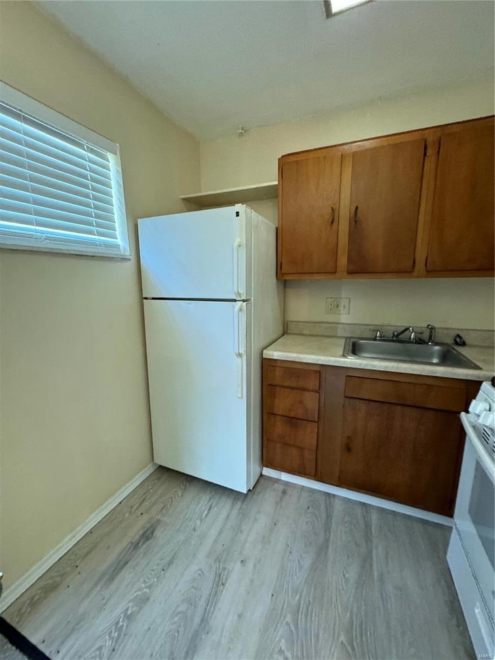 416 N Elm Ave - Photo 3 of 6