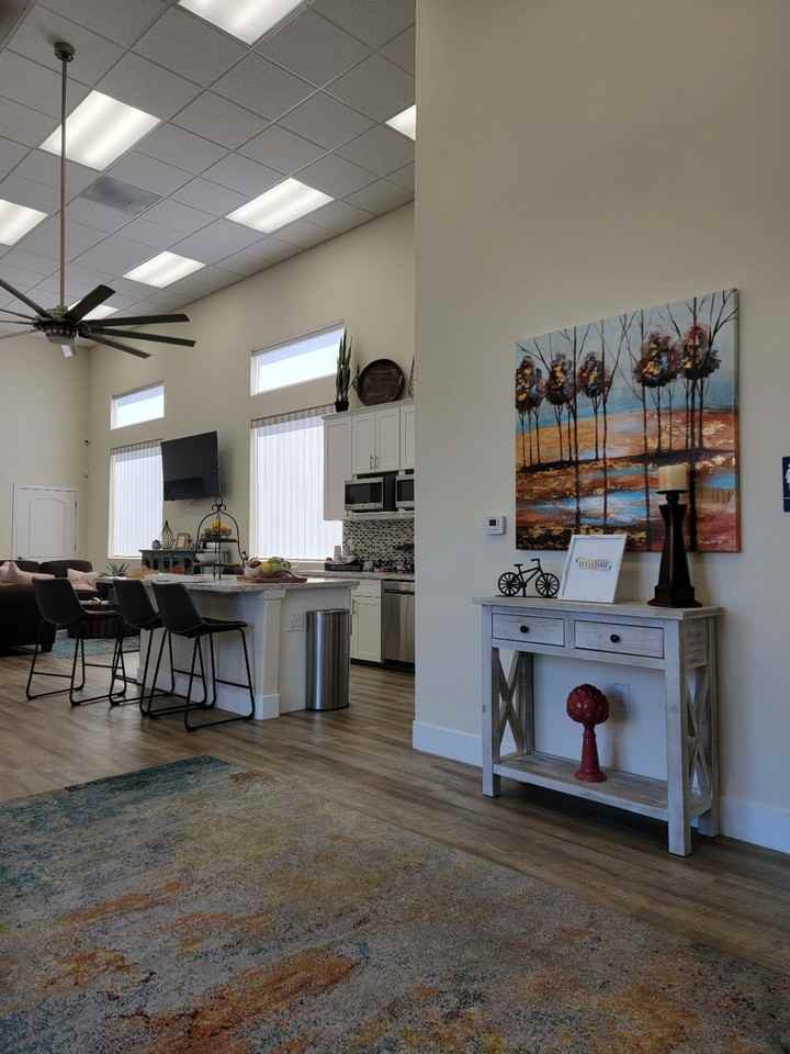 Sunburst Apartments - Photo 2 of 19