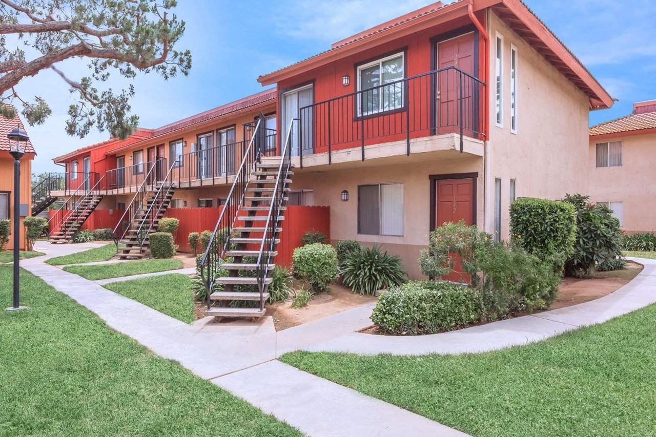 Sunburst Apartments - Photo 3 of 19