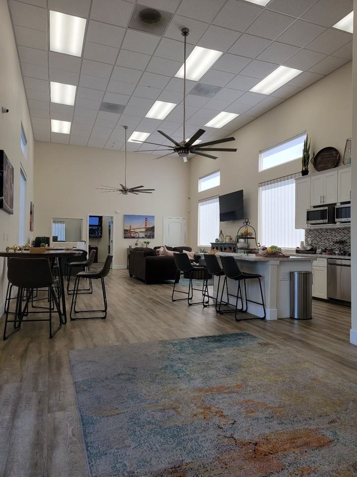 Sunburst Apartments - Photo 4 of 19