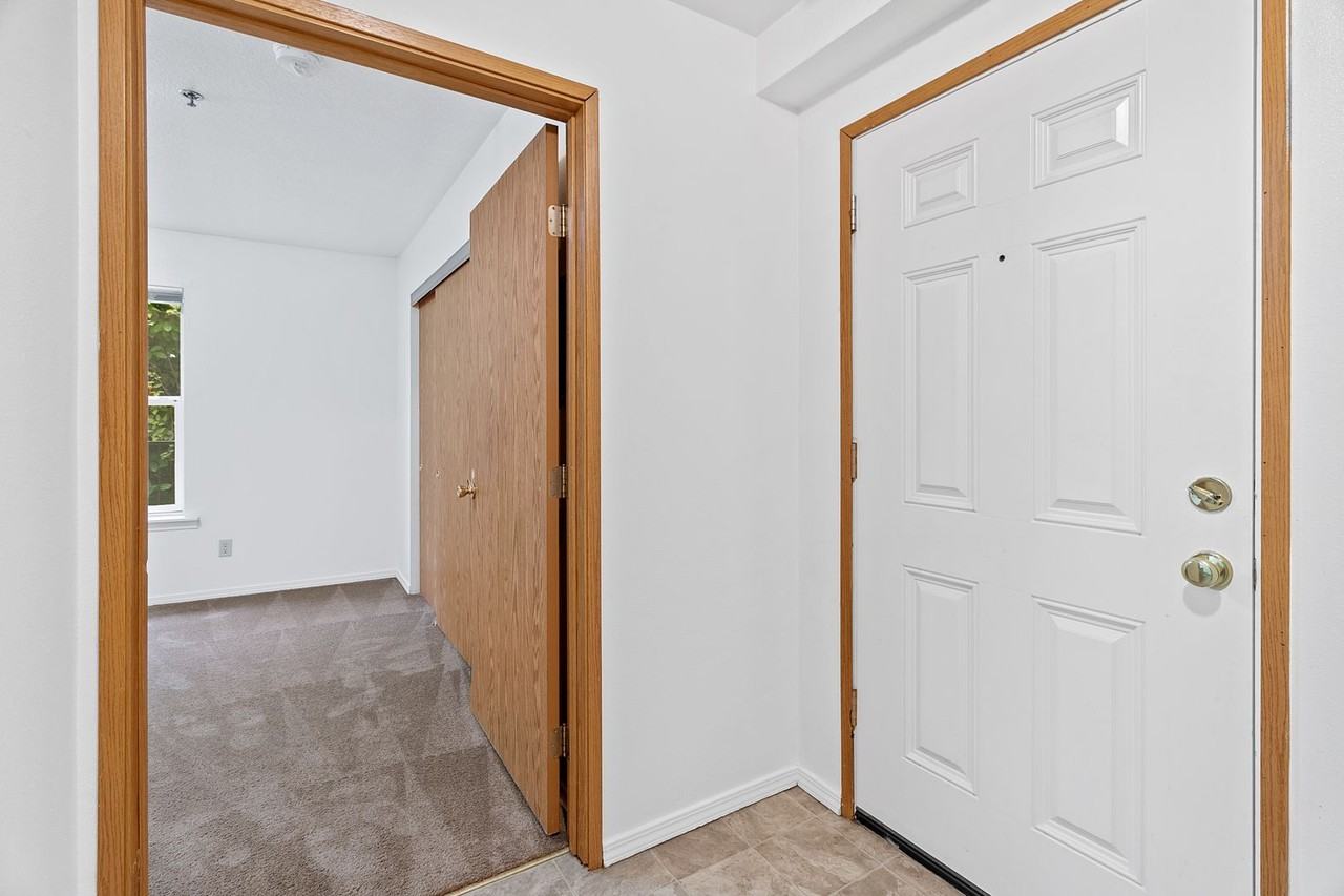 Hoodview Apartments - Photo 6 of 11