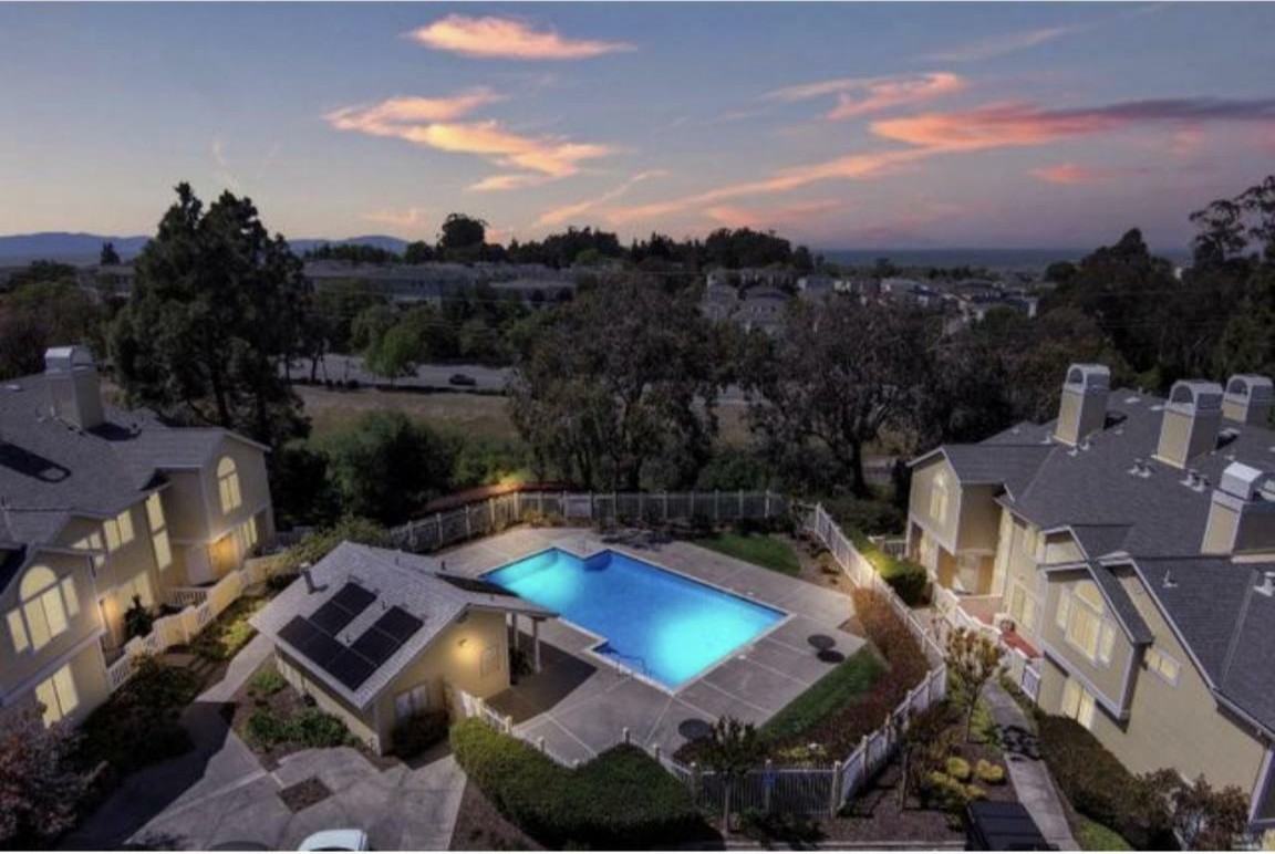 807 Devonwood - Photo 3 of 23