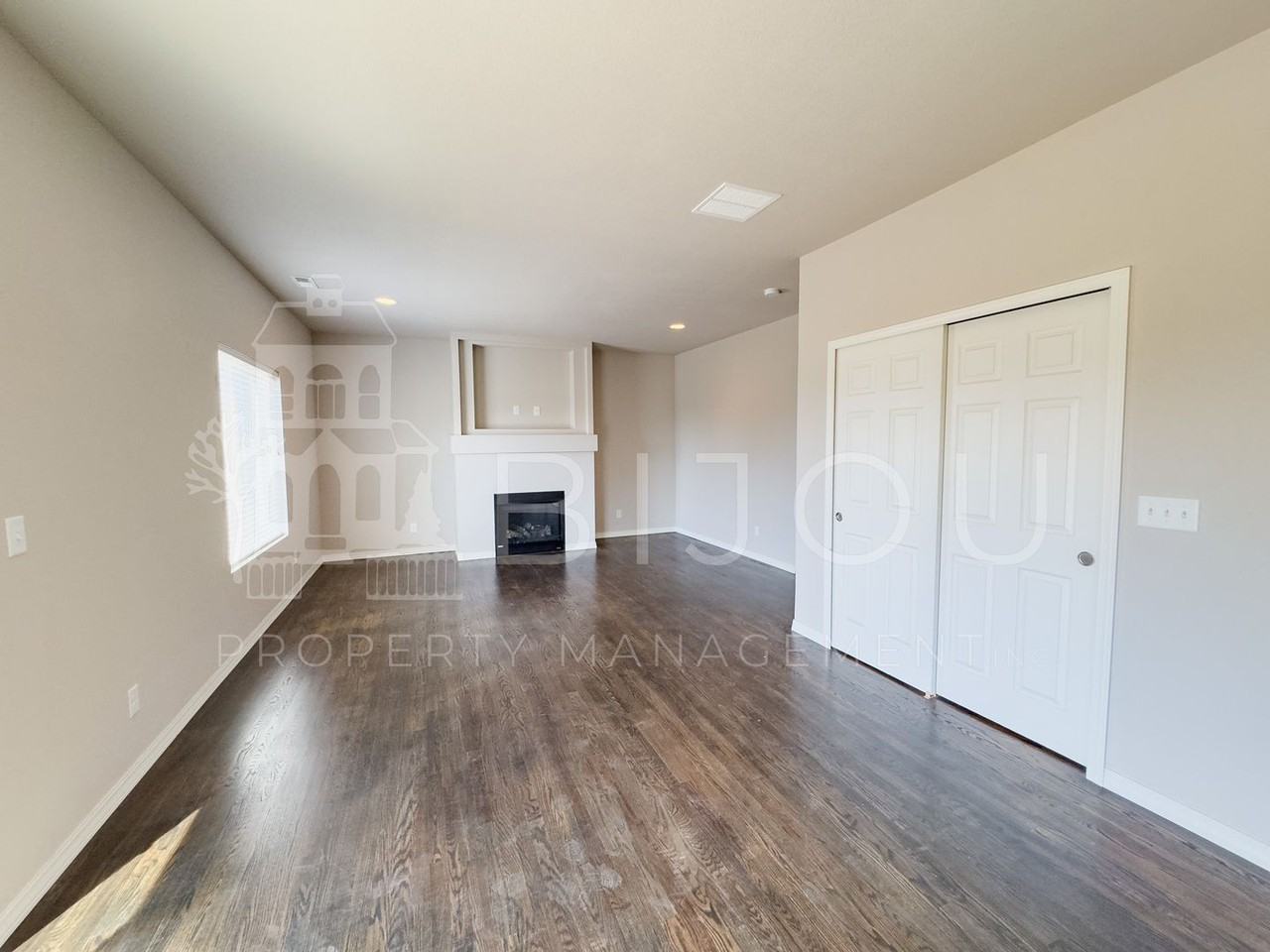 3760 Scott Ln - Photo 4 of 21
