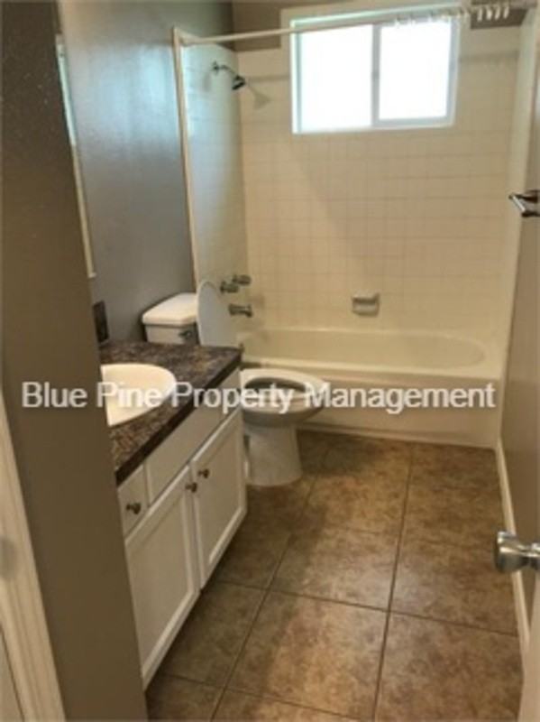 465 Lyn Ave - Photo 6 of 19