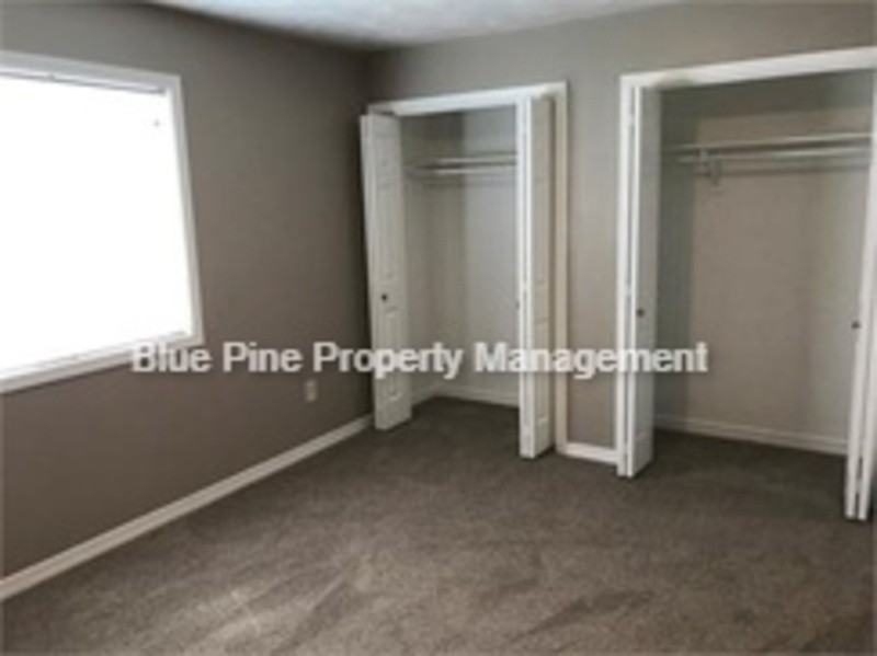 465 Lyn Ave - Photo 7 of 19