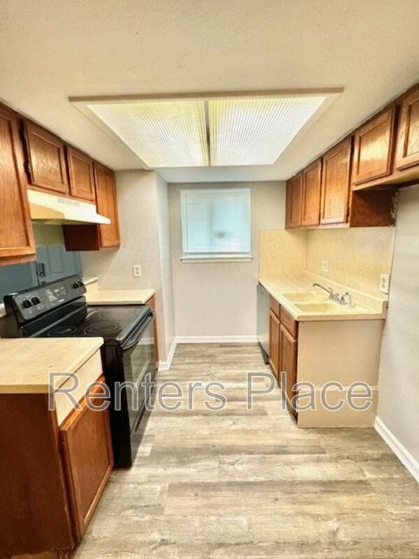 1008 S Quincy Ave #2 - Photo 3 of 6