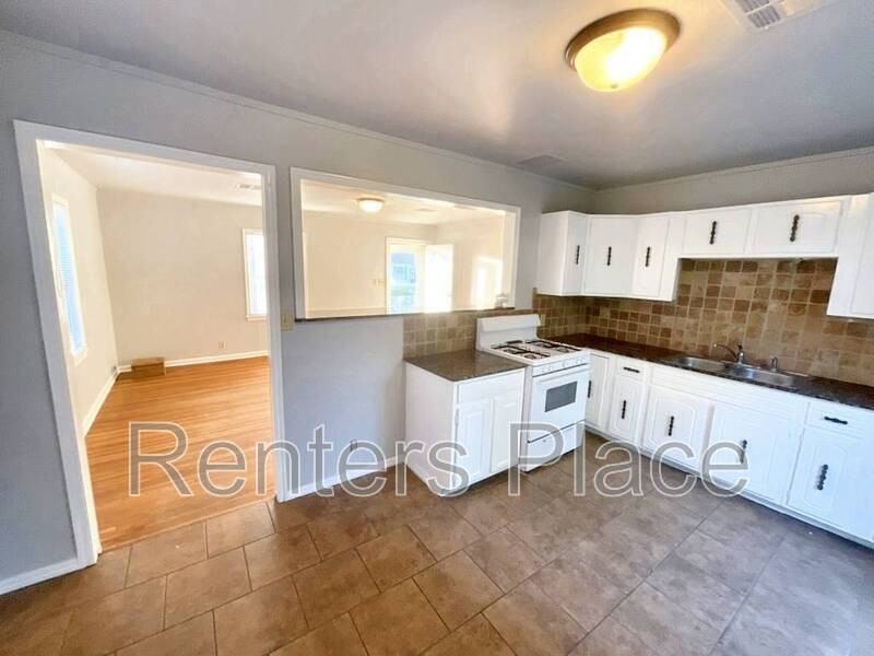 1208 S Erie Ave - Photo 3 of 12