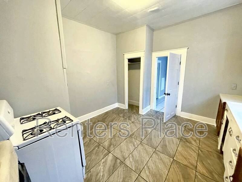 1336 E 8th St - Photo 3 of 8