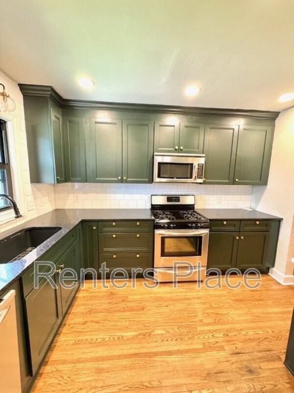 1531 S Gary Pl - Photo 2 of 12