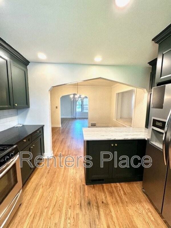 1531 S Gary Pl - Photo 3 of 12