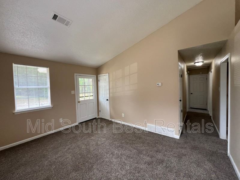 3226 Old Horn Lake Rd - Photo 2 of 8
