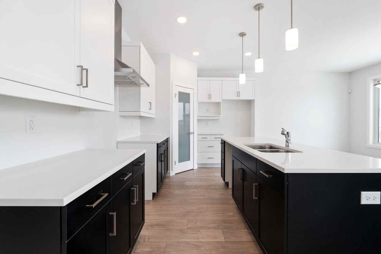 343 Yellow Moon Cres - Photo 3 of 25