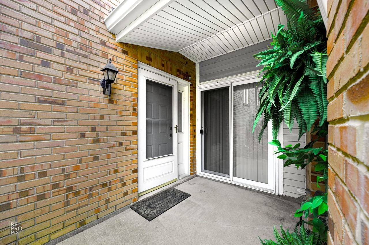 1081 Courtland Drive - Photo 2 of 13