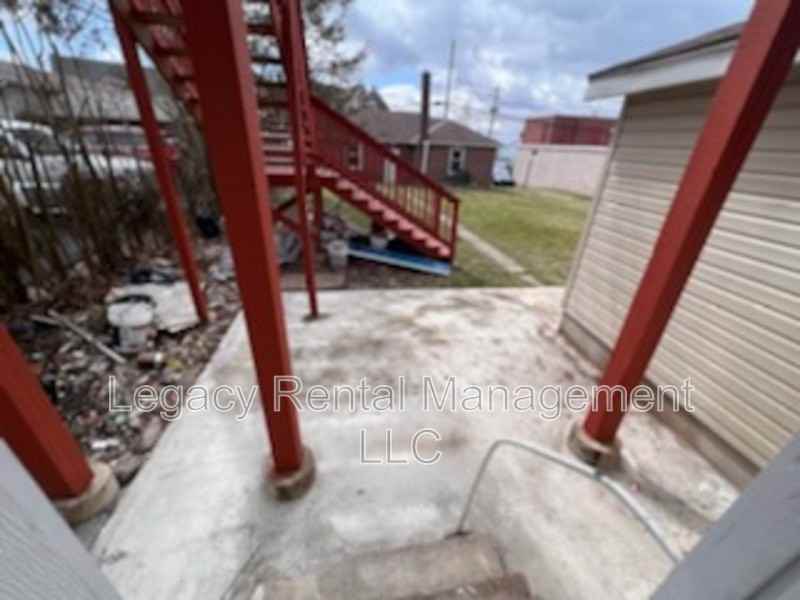 118 E Broad St - Photo 4 of 10