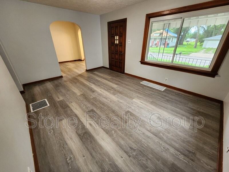 1721 N 25th St - Photo 3 of 15