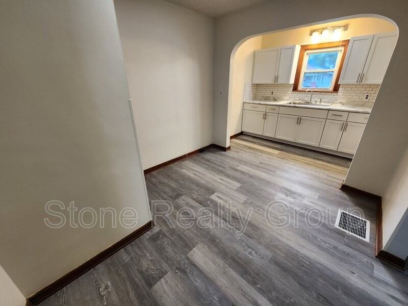 1721 N 25th St - Photo 6 of 15