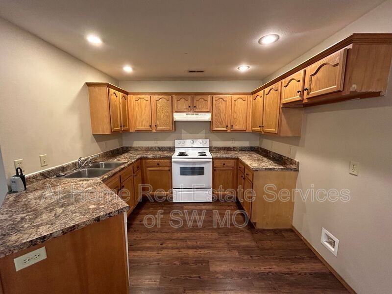 1133 S Clifton Ave - Photo 3 of 7