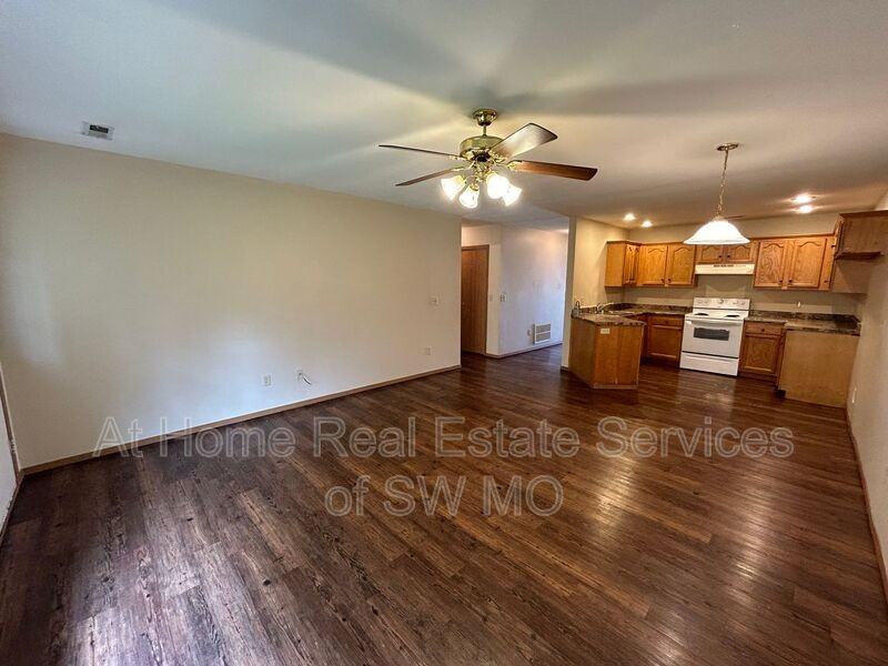 1133 S Clifton Ave - Photo 4 of 7