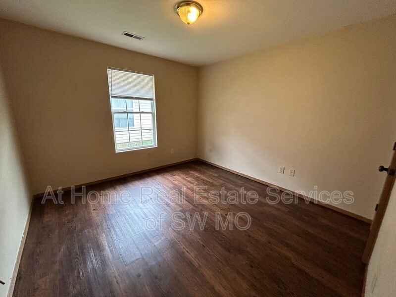 1133 S Clifton Ave - Photo 5 of 7