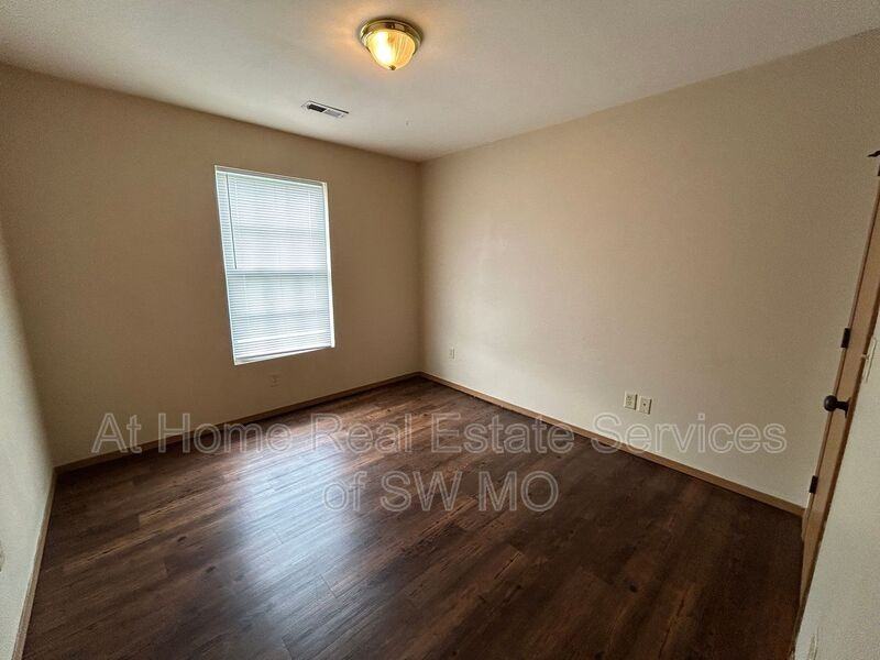 1133 S Clifton Ave - Photo 7 of 7