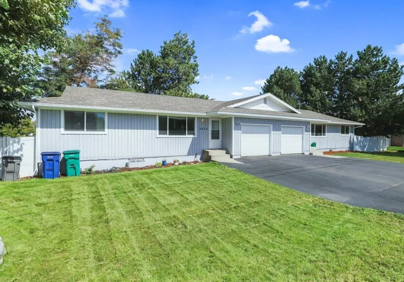 3423 E 57th Ave - Photo 2 of 44