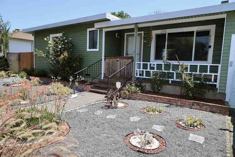 338 Du Bois St - Photo 2 of 24