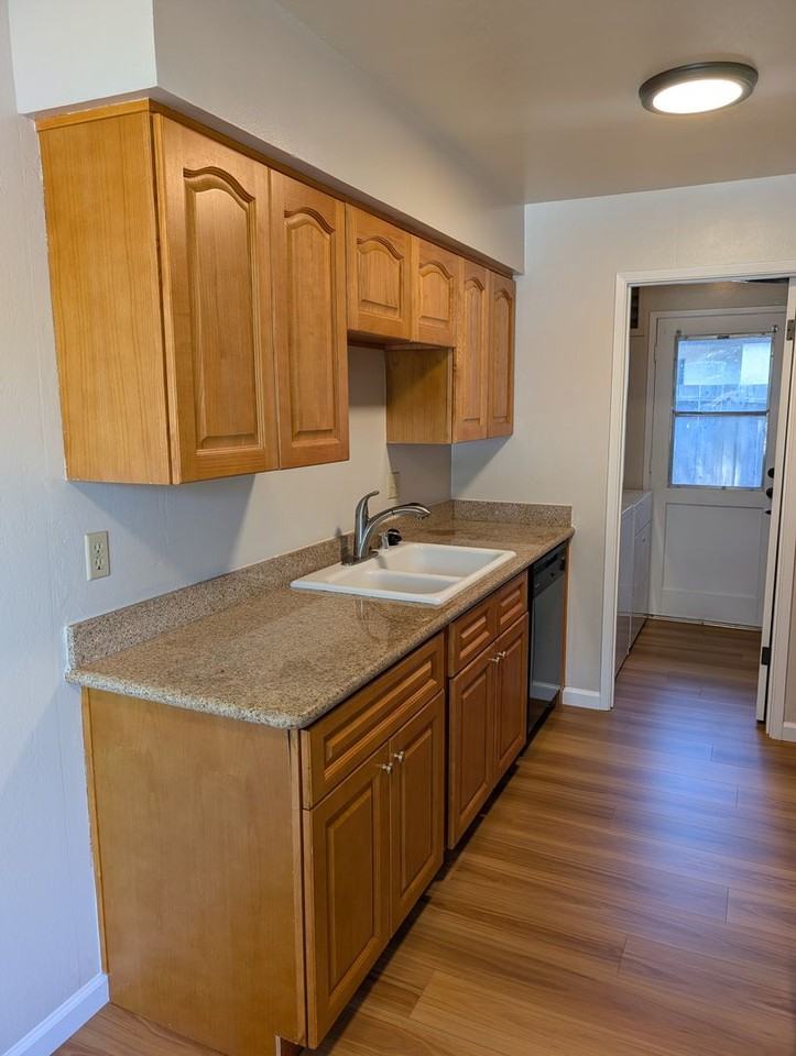 878 Pollard Rd - Photo 4 of 22