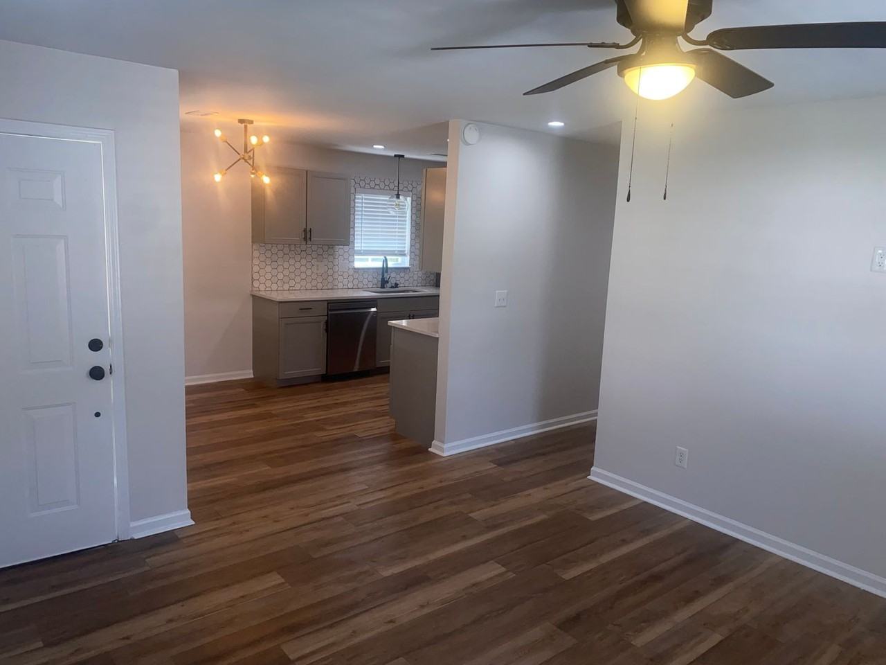 1504 N Caldwell St - Photo 3 of 26