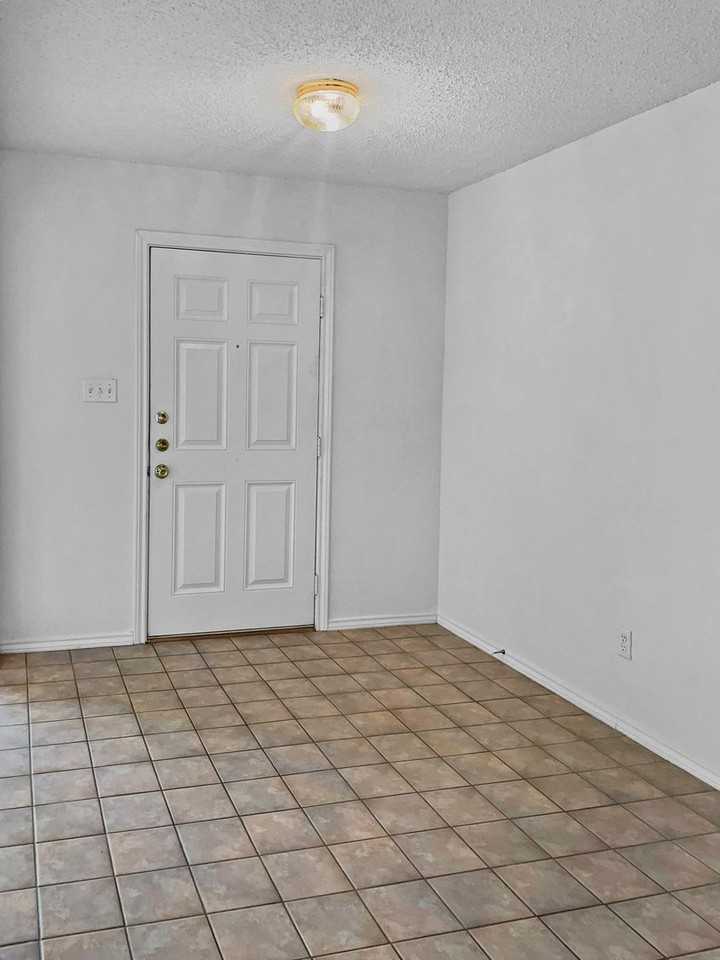 303 Quail Meadows Ln - Photo 6 of 23