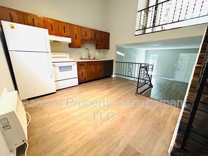 557 Cranberry Way - Photo 3 of 13