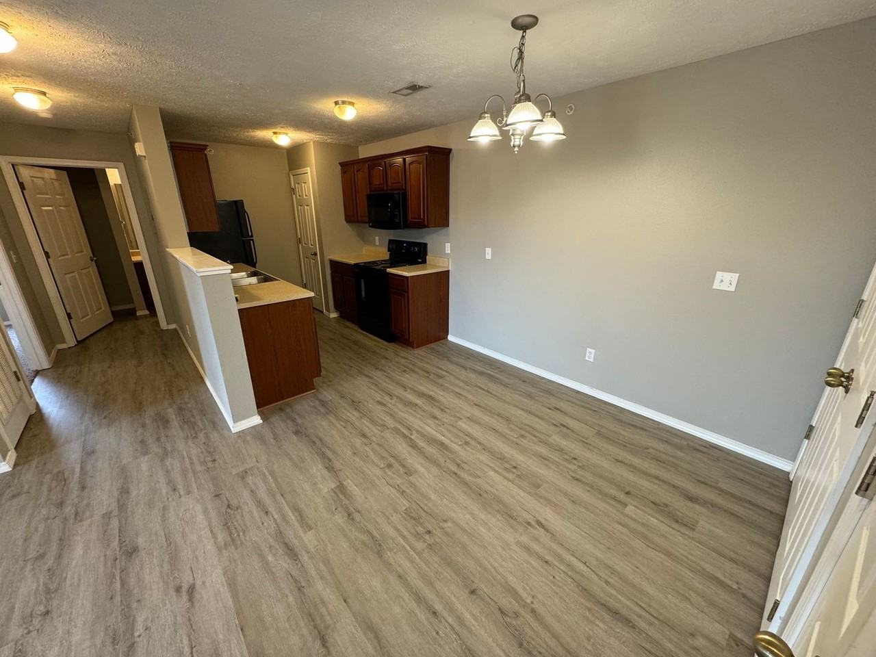 1040 S Clifton Ave #A - Photo 2 of 10