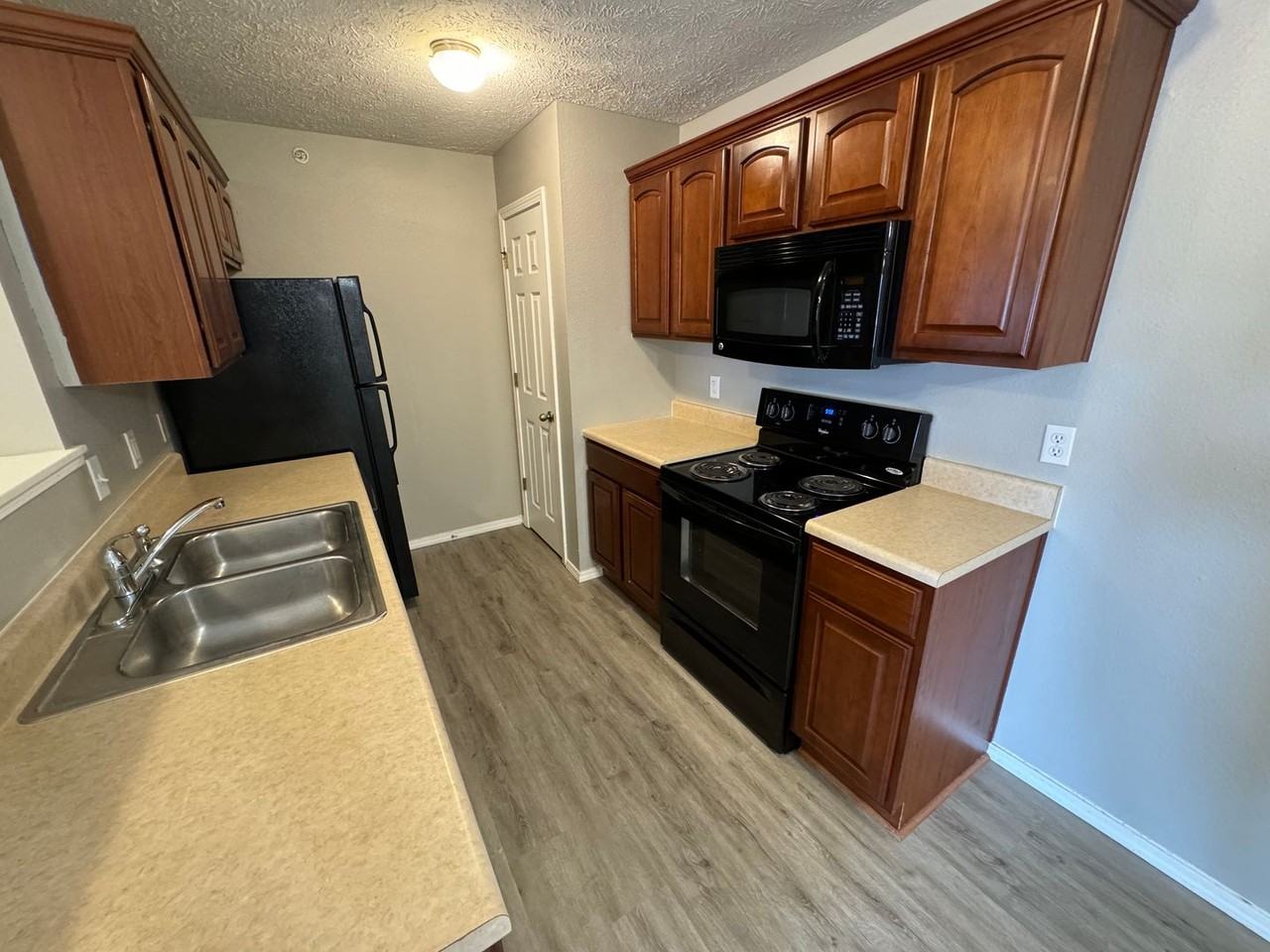 1040 S Clifton Ave #A - Photo 5 of 10