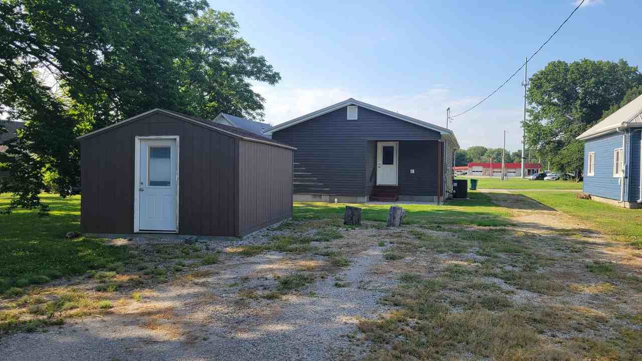 905 W 3rd St - Photo 2 of 13