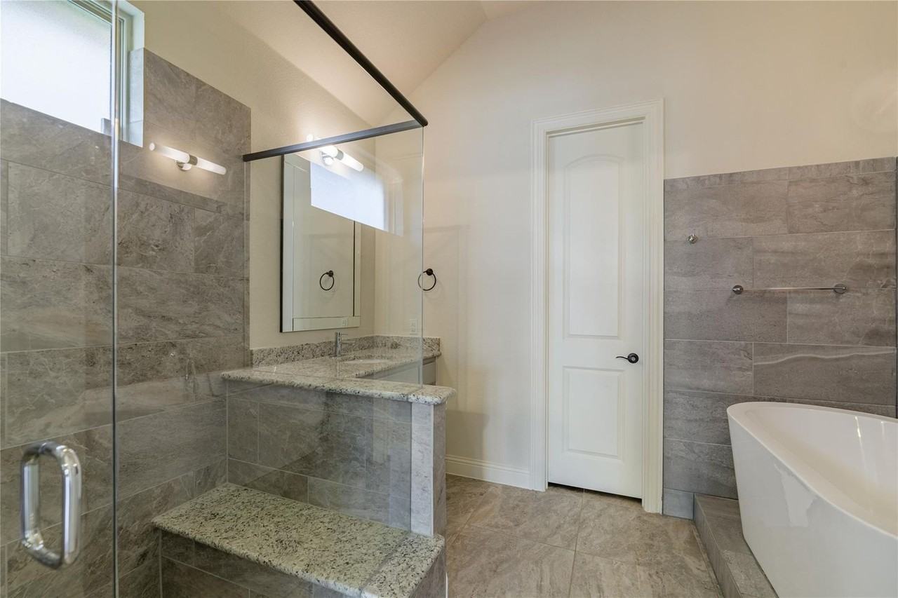 4533 Redbridge Dr - Photo 3 of 26