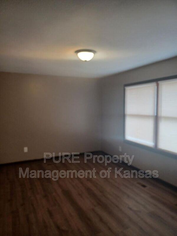 2401 Se Monroe St - Photo 2 of 20