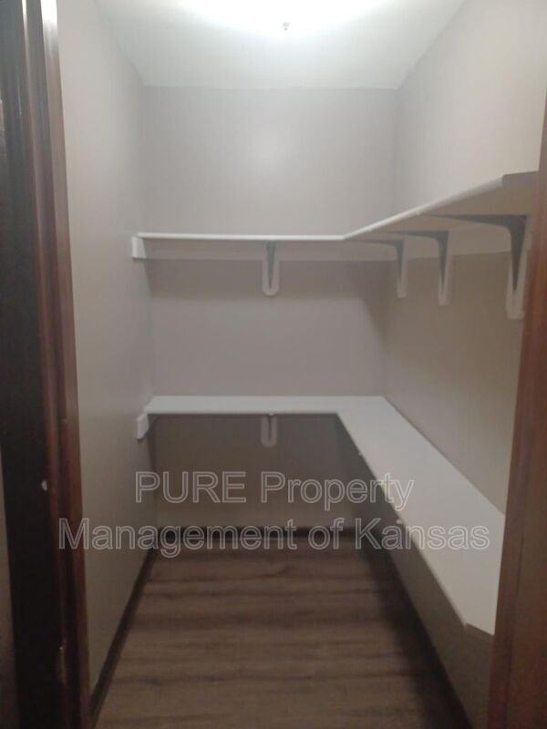 2401 Se Monroe St - Photo 3 of 20