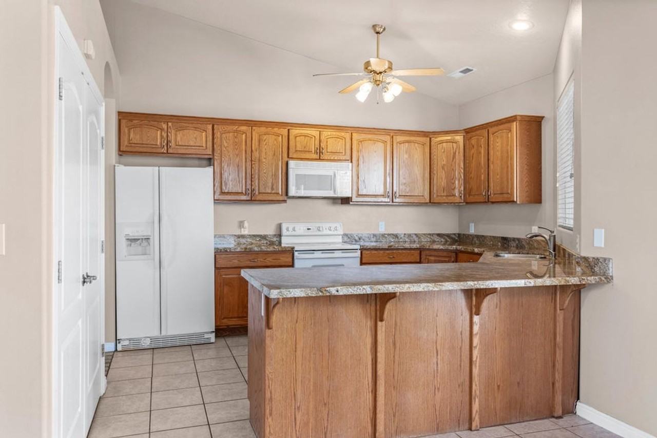 552 N 1000 W - Photo 4 of 18