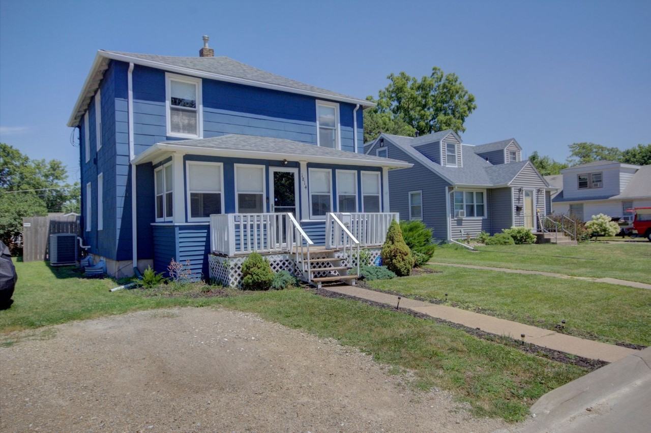 1814 Cody St - Photo 2 of 31