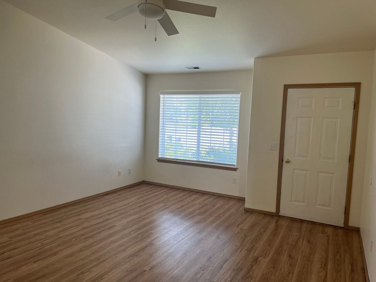 1051 - Photo 3 of 18