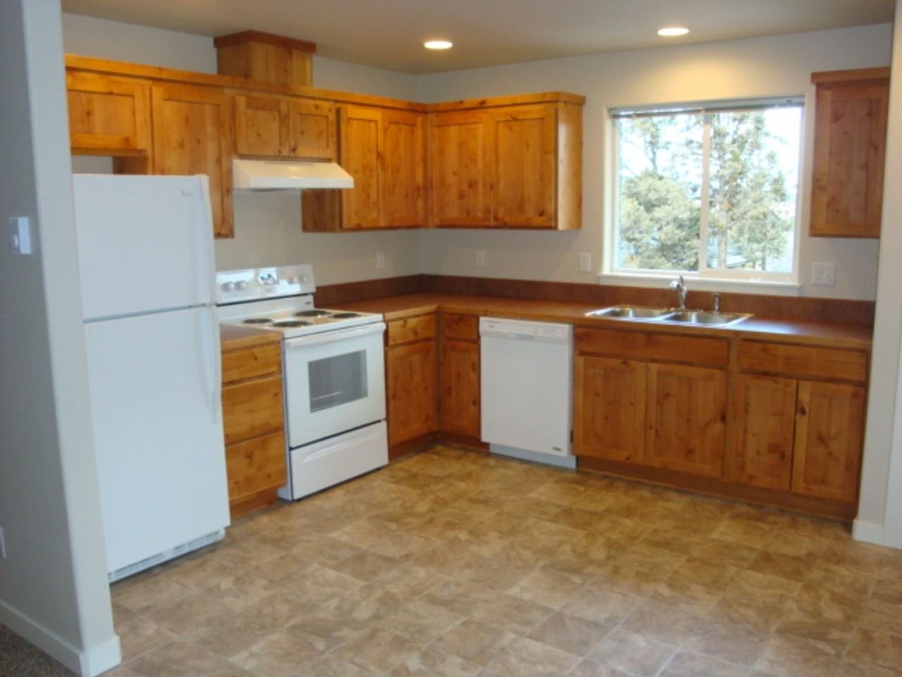 114 SE Roosevelt - Photo 2 of 13