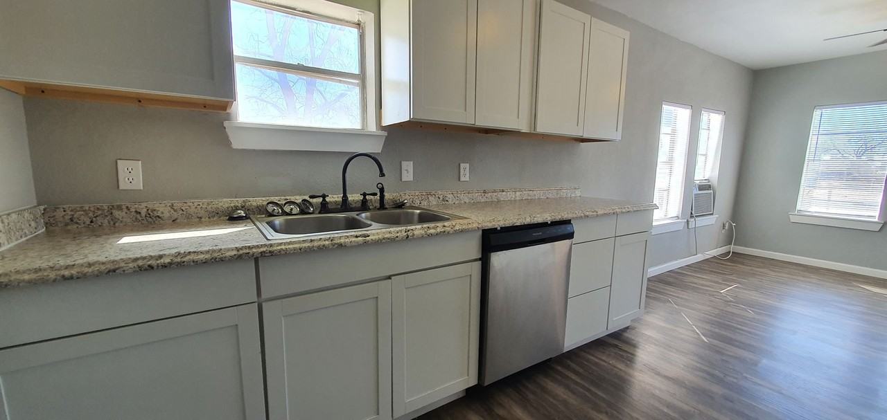 604 E 23rd St - Photo 2 of 27