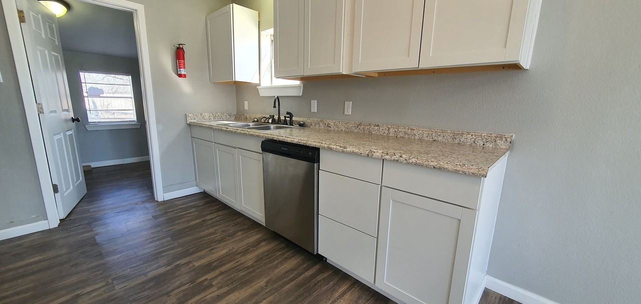 604 E 23rd St - Photo 6 of 27