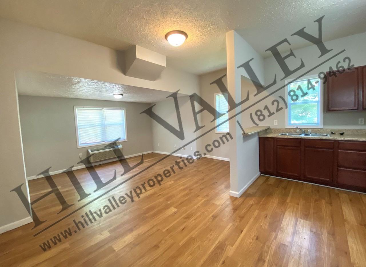 1011 Elm St - Photo 3 of 12