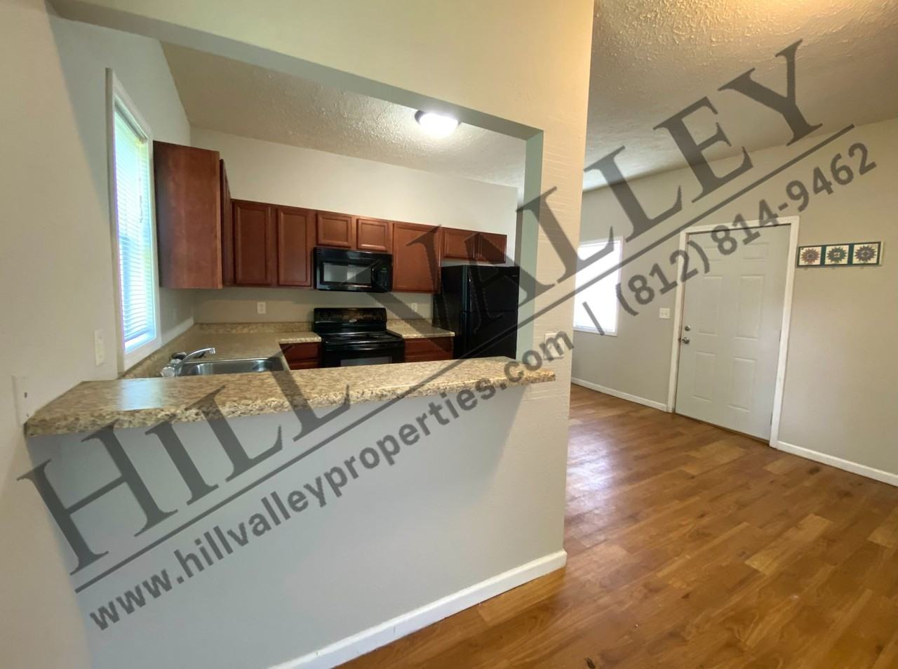 1011 Elm St - Photo 4 of 12