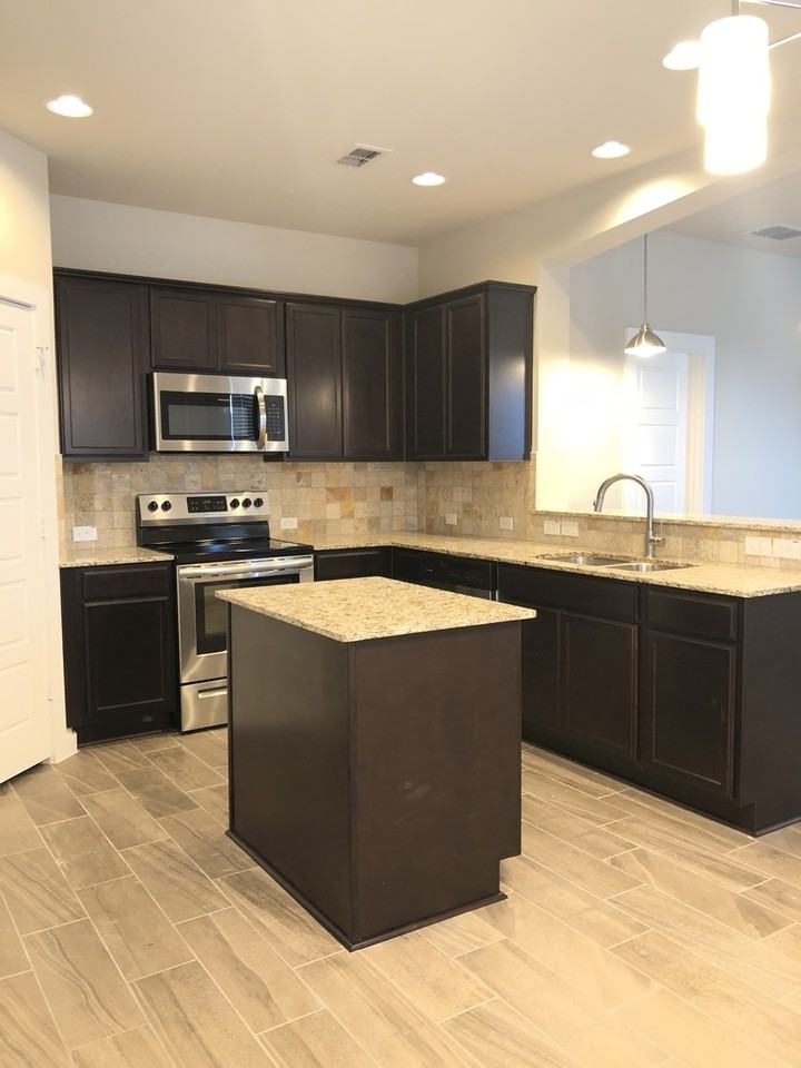 1007 W Sierra Vista Ct - Photo 3 of 8