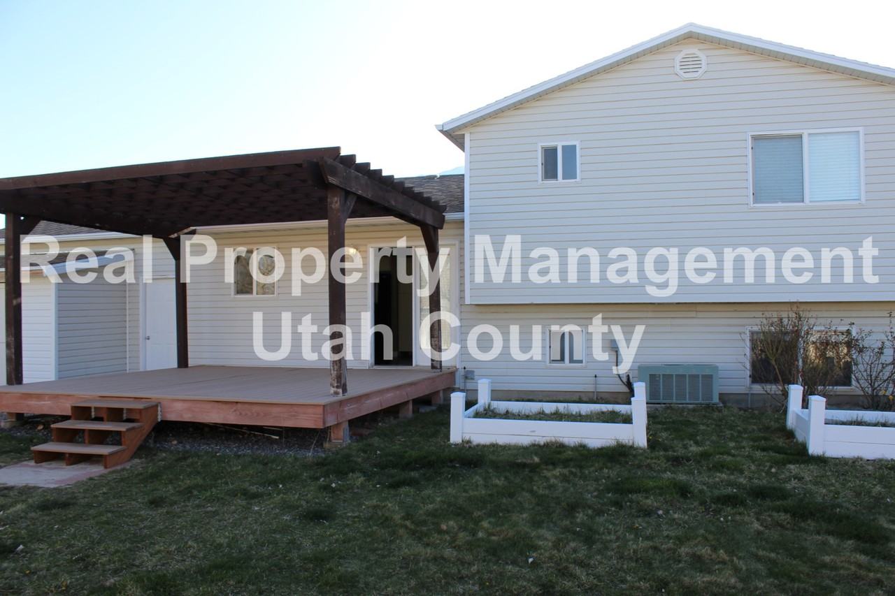 1624 S 2960 E - Photo 2 of 28